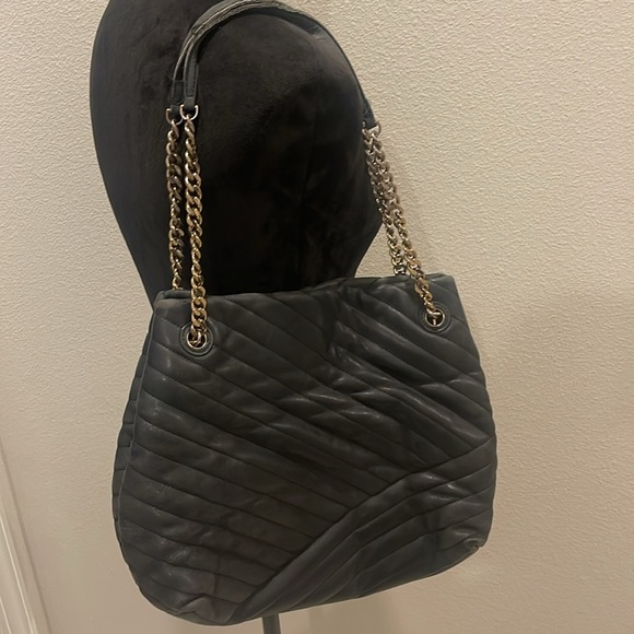 Tory Burch Kira Chevron Tote Bag in Black Quilted Lambskin - Picture 11 of 16